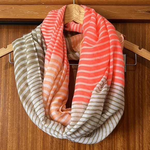 Three new infinity scarves. - Picture 3 of 8